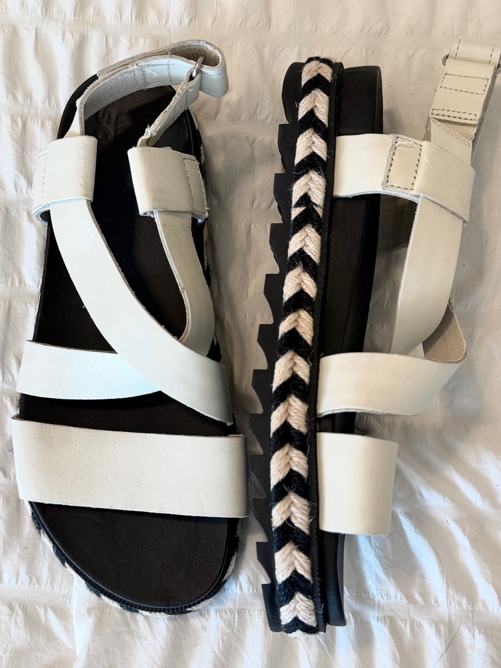 Sorel Roaming Criss Cross Sandal size 7.5